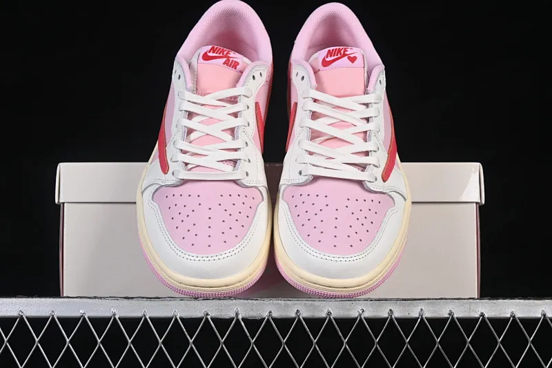All categories Air Jordan Jordan series basketball shoes Air Jordan 1 Low OG version Travis Scott x Air Jordan 1 Low OG AJ1 Joe 1 undercut low IQ7604-101